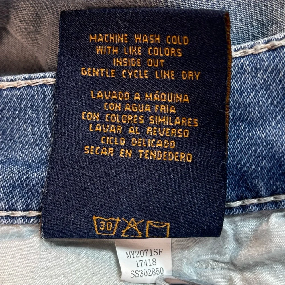 Seven 7 Women’s Capri Jeans Denim Embroidery Back Pockets Distressed Size 14 - Picture 14 of 15